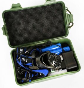 Фонарь аккумуляторный налобный E150 CREE 3Вт фокус 3 режима 220В пластик. черн. (бокс) Ultraflash 12188 — изображение 2