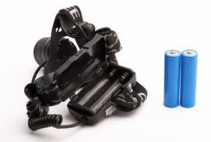 Фонарь налобный аккумуляторный LED5339 3.7В LED+син. LED 5Вт фокус 2 ак. 4 реж USB черн. Ultraflash 15041 — изображение 7