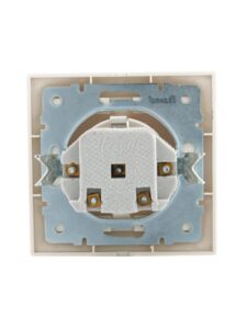 Розетка 1-м СП Mira 16А IP20 с заземл. защ. шторки со вставкой керамика крем. LEZARD 701-0303-124 — изображение 2