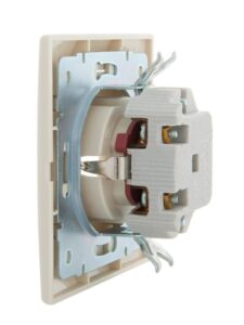 Розетка 1-м СП Mira 16А IP20 с заземл. защ. шторки со вставкой керамика крем. LEZARD 701-0303-124 — изображение 3