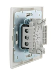 Переключатель проходной 2-кл. СП Mira 10А IP20 с бел.вставкой бел. LEZARD 701-0202-106 — изображение 4