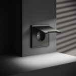 Розетка 1-м СП S70 16А с заземл. защ. шторки + крышка механизм титан Voltum VLS040306 — изображение 7