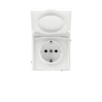 Розетка силовая KANT IP44 2P+E защ. шторки с крышкой бел. магнолия DKC 7000013