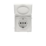 Розетка силовая KANT IP44 2P+E защ. шторки с крышкой бел. песок DKC 7010013