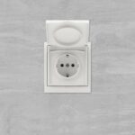 Розетка силовая KANT IP44 2P+E защ. шторки с крышкой бел. песок DKC 7010013 — изображение 5