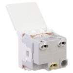 Розетка 1-м 2мод. Avanti "Белое облако" 16А IP41 2P+E защ. шторки с крышкой бел. DKC 4400012 — изображение 3