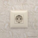Розетка 1-м СП 2мод. Avanti "Ванильная дымка" 16А IP20 2P+E защ. шторки беж. DKC 4405003 — изображение 2