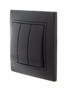 Выключатель 3-кл. 1п СП Mira 10А IP20 со вставкой черн. бархат LEZARD 701-4242-109 — изображение 4
