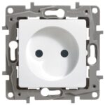 Розетка 1-м СП Etika 16А IP20 250В 2P без заземл. немецк. стандарт винтов. клеммы механизм бел. IEK 672220 — изображение 2