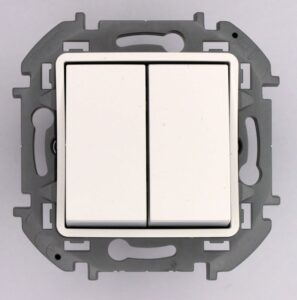 Переключатель модульный 2-кл. Inspiria 250В 10AX бел. IEK 673655