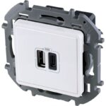 Устройство зарядное Inspiria с 2-мя USB разьемами A и C 240В/5В 3000мА бел. IEK 673760 — изображение 3