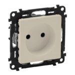 Розетка 1-м СП Valena Life 16А IP20 250В 2P защ. шторки безвинтов. клеммы с лицев. панелью механизм сл. кость Leg 753516 — изображение 6