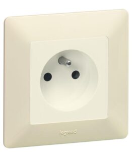 Розетка 1-м СП Valena Life 16А IP20 250В 2P защ. шторки безвинтов. клеммы с лицев. панелью механизм сл. кость Leg 753516 — изображение 4
