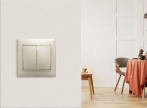 Выключатель 2-кл. СП Valena 10А IP31 250В механизм сл. кость IEK 774305 — изображение 3