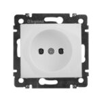 Розетка 1-м СП Valena 16А IP21 без заземл. на винтах механизм бел. IEK 774416 — изображение 2