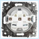 Розетка 1-м СП Accent 6-201-01 16А IP20 250В 2Р AL/CU бел. Intro Б0063653 — изображение 3
