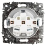 Розетка 1-м СП Accent 6-203-01 16А IP20 250В 2P+E Schuko с крышкой AL/CU бел. Intro Б0063709 — изображение 3