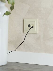 Розетка компьютерная + телевизионная 2-м Brite РТВ/РК12-БрКр RJ45 кат.5E + TV механизм беж. IEK BR-AK20-1-K10 — изображение 3