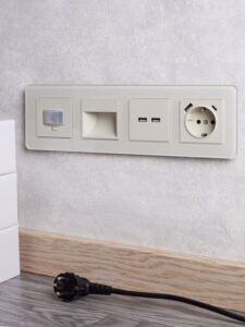 Подсветка светодиодная BRITE встраив. ПЛ20-БрКр механизм беж. IEK BR-FL20-K10 — изображение 5