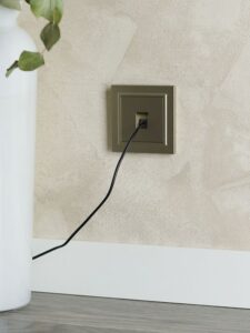Розетка компьютерная СП RJ45 кат.5E BRITE РК10-БрШ механизм шампань IEK BR-K10-1-K37 — изображение 3