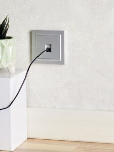 Розетка компьютерная СП RJ45 кат.5E BRITE РК10-БрА механизм алюм. IEK BR-K10-1-K47 — изображение 3