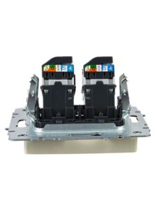 Розетка компьютерная двойн. СП RJ45 кат.5E BRITE РК10-2-БрКр механизм беж. IEK BR-K20-1-K10 — изображение 4
