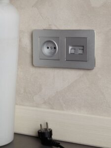 Розетка компьютерная двойн. СП RJ45 кат.5E BRITE РК10-2-БрА механизм алюм. IEK BR-K20-1-K47 — изображение 2