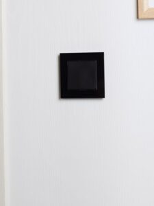 Рамка 1-м BRITE РУ-1-2-БрЧ стекло черн. IEK BR-M12-G-K02 — изображение 3