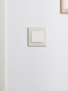 Рамка 1-м BRITE РУ-1-2-БрВа стекло ванильн. IEK BR-M12-G-K10 — изображение 5