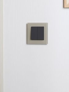 Рамка 1-м BRITE РУ-1-2-БрД стекло дым. IEK BR-M12-G-K30 — изображение 6
