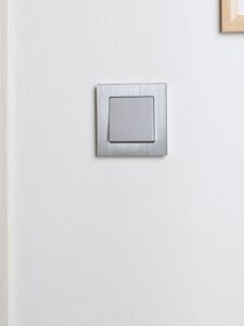 Рамка 1-м BRITE РУ-1-1-БрА металл алюм. IEK BR-M12-M-K47 — изображение 5