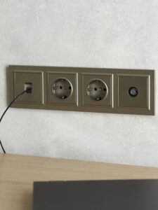 Рамка 4-м BRITE РУ-4-БрШ шампань IEK BR-M42-K37 — изображение 2