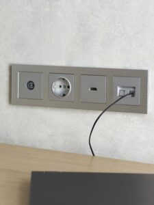 Рамка 4-м BRITE РУ-4-1-БрА металл алюм. IEK BR-M42-M-K47 — изображение 2