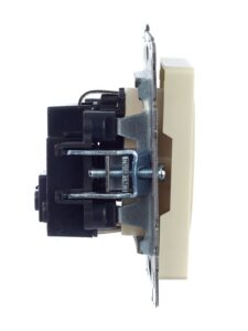 Розетка BRITE РС14-1-0-БрКр 16А с заземл. защ. шторки механизм беж. IEK BR-R14-16-K10 — изображение 2