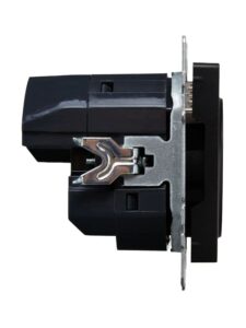 Розетка BRITE РЮш10-2-БрЧ 16А с USB A+A 3.1А с заземл. защ. шторки механизм черн. IEK BR-R14-16-U21-D31-K02 — изображение 6