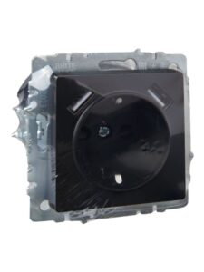 Розетка BRITE РЮш10-2-БрЧ 16А с USB A+A 3.1А с заземл. защ. шторки механизм черн. IEK BR-R14-16-U21-D31-K02 — изображение 7