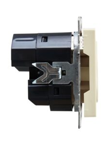 Розетка BRITE РЮш10-2-БрКр 16А с USB A+A 3.1А с заземл. защ. шторки механизм беж. IEK BR-R14-16-U21-D31-K10 — изображение 2