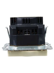 Розетка BRITE РЮш10-2-БрКр 16А с USB A+A 3.1А с заземл. защ. шторки механизм беж. IEK BR-R14-16-U21-D31-K10 — изображение 4