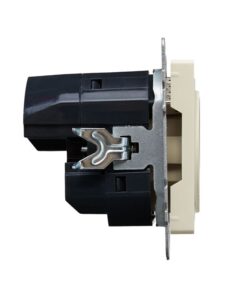 Розетка BRITE РЮш11-1-БрКр 16А с USB A+C 18Вт с заземл. защ. шторки механизм беж. IEK BR-R14-16-U22-018-K10 — изображение 2