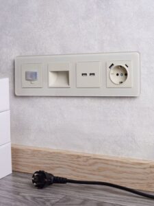 Розетка BRITE РЮш11-1-БрКр 16А с USB A+C 18Вт с заземл. защ. шторки механизм беж. IEK BR-R14-16-U22-018-K10 — изображение 6