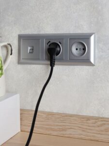 Розетка BRITE РЮш11-1-БрА 16А с USB A+C 18Вт с заземл. защ. шторки механизм алюм. IEK BR-R14-16-U22-018-K47 — изображение 3