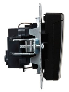 Розетка BRITE РСбш10-3-БрЧ 16А IP20 с заземл. защ. шторки с крышкой механизм черн. IEK BR-R16-16-K02 — изображение 7