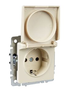 Розетка BRITE РСбш10-3-БрКр 16А IP20 с заземл. защ. шторки с крышкой механизм беж. IEK BR-R16-16-K10 — изображение 4