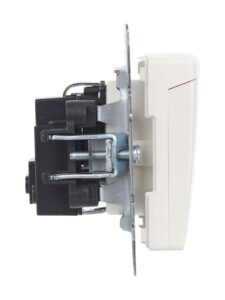 Розетка BRITE РСбш10-3-БрЖ 16А IP20 с заземл. защ. шторки с крышкой механизм жемчуж. IEK BR-R16-16-K36 — изображение 5