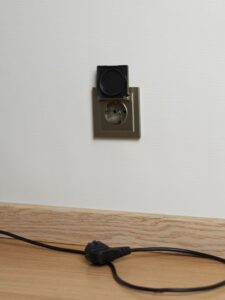 Розетка BRITE РСбш10-3-БрШ 16А IP20 с заземл. защ. шторки с крышкой механизм шампань IEK BR-R16-16-K37 — изображение 3