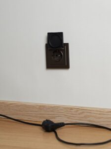 Розетка BRITE РСбш10-3-БрТБ 16А IP20 с заземл. защ. шторки с крышкой механизм бронза IEK BR-R16-16-K45 — изображение 3
