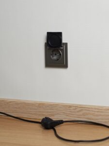 Розетка BRITE РСбш10-3-БрС 16А IP20 с заземл. защ. шторки с крышкой механизм сталь IEK BR-R16-16-K46 — изображение 3
