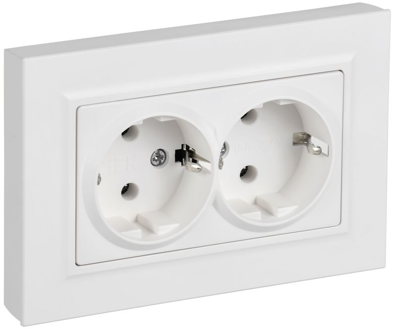 BR-R27-16-K91-F_1.jpeg Розетка 2-м СП BRITE РСПл12-3-БрАБ 16А в сборе с заземл. без защ. шторок плоская арктич. бел. IEK BR-R27-16-K91-F — изображение 1
