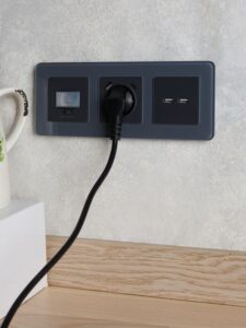 Розетка BRITE USB A+A 3.1А РЮ10-1-БрГ механизм графит IEK BR-U21-D31-K53 — изображение 3
