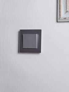 Выключатель 1-кл. СП BRITE ВС10-1-0-БрА 10А механизм алюм. IEK BR-V10-0-10-K47 — изображение 3